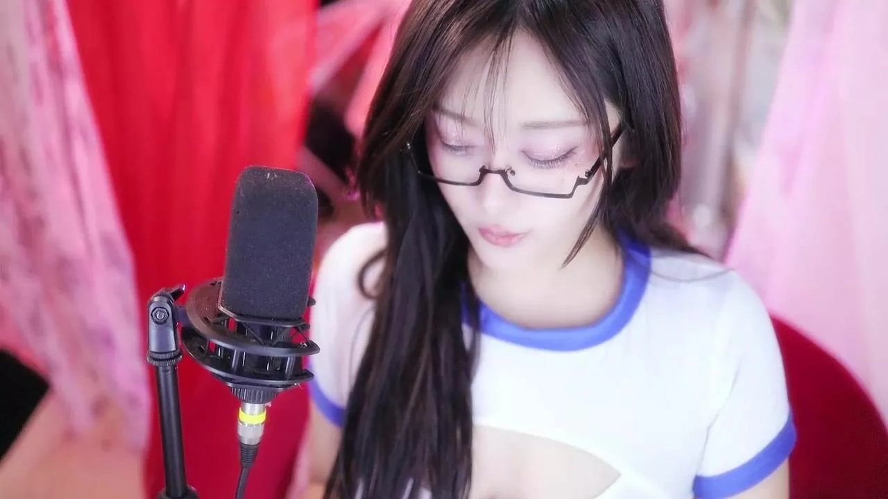 Charming_NaNa21 close