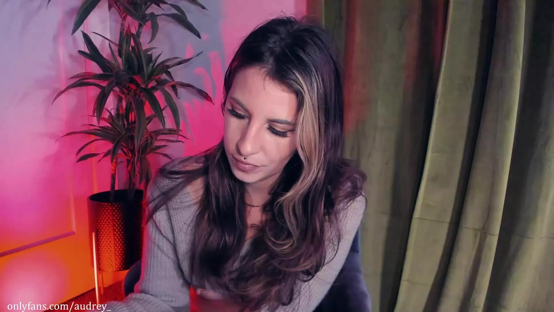 Watch audrey_ Hot Porn Video [Chaturbate] - sporty, rollthedice, handjob,  spit