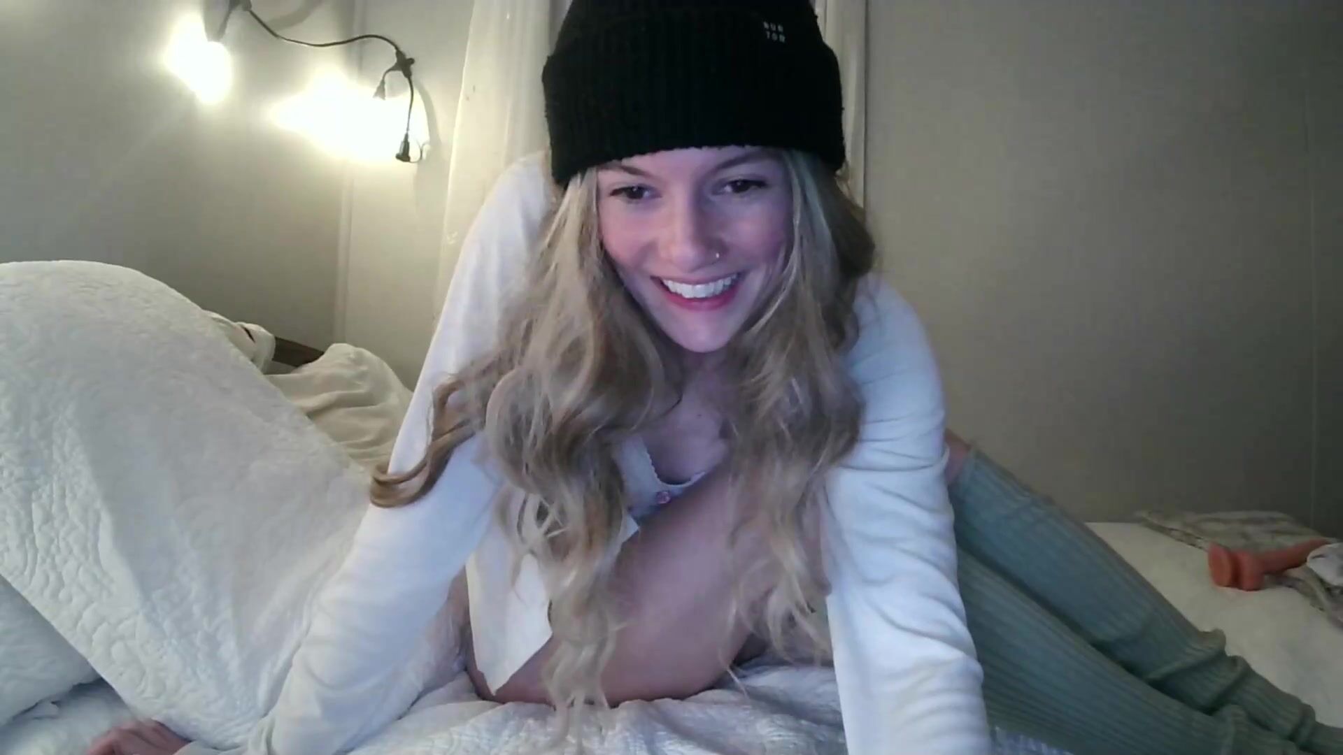 Pixelatedprincess Best Porn Video [Chaturbate] - lingerie, smoking,  bigpussy, face, greeneyes