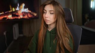 Lisa_Silver From Stripchat New Porn Video  - middle-priced-privates, smoking, emo, medium, brunettes
