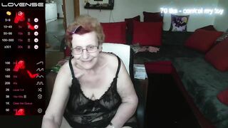 Heisseoma77 Webcam Porn Video Record [Stripchat]: muscle, brunette, singlemom, nature