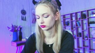AvaDaviis From Stripchat Hot Porn Video Leak - small-audience, smoking, blondes-teens, recordable-publics, heels