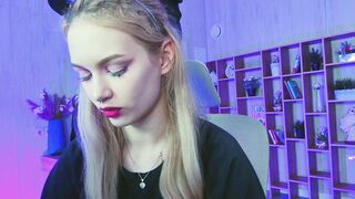 AvaDaviis From Stripchat Hot Porn Video Leak - small-audience, smoking, blondes-teens, recordable-publics, heels
