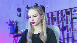 AvaDaviis From Stripchat Hot Porn Video Leak - small-audience, smoking, blondes-teens, recordable-publics, heels