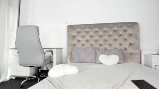 Watch bella_halls Hot Porn Video [Chaturbate] - bigass, mistress, 18, squirt, skinny