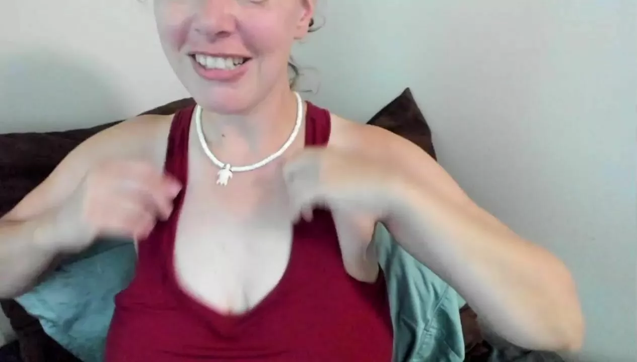 Fansy nude performance