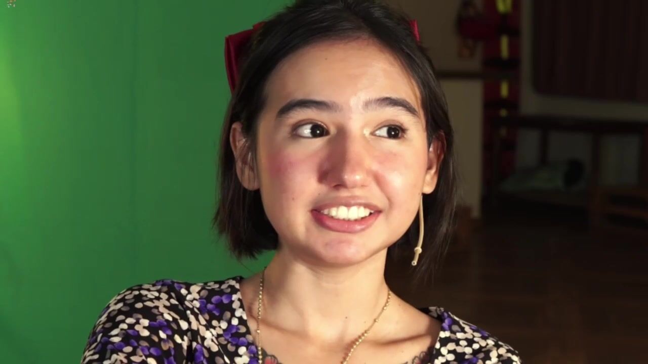 Pinkie Princess teasing her audience