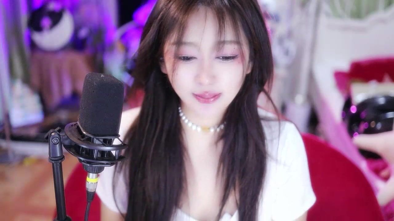 Charming_NaNa21 dancing